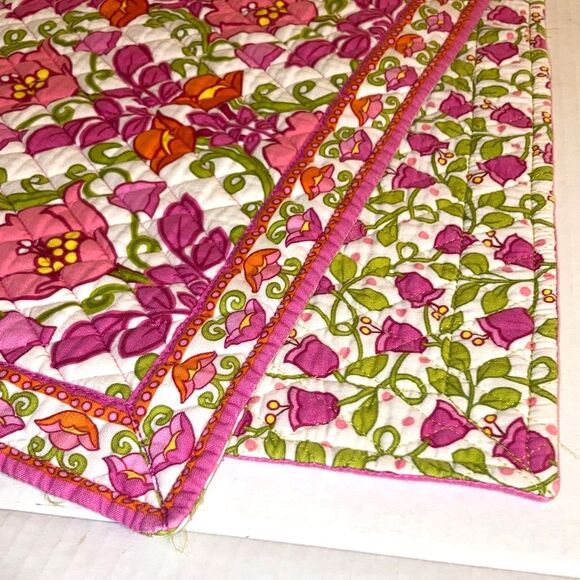 VERA BRADLEY Quilted Placemats Floral Pink Orange Green 17 x 12 inches Set of 2 - Picture 3 of 8